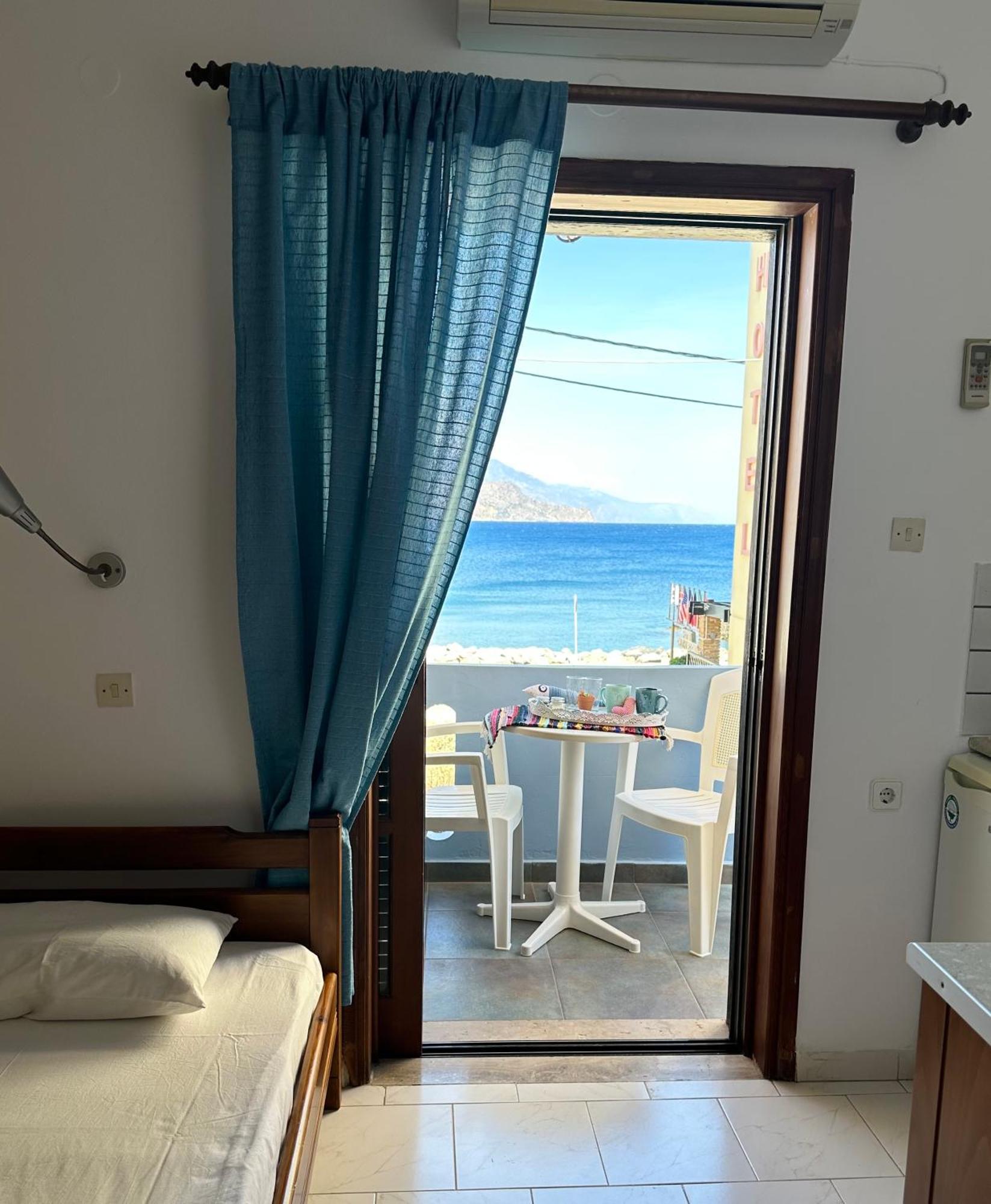Bonatsa Rooms Palaiochora Exteriér fotografie